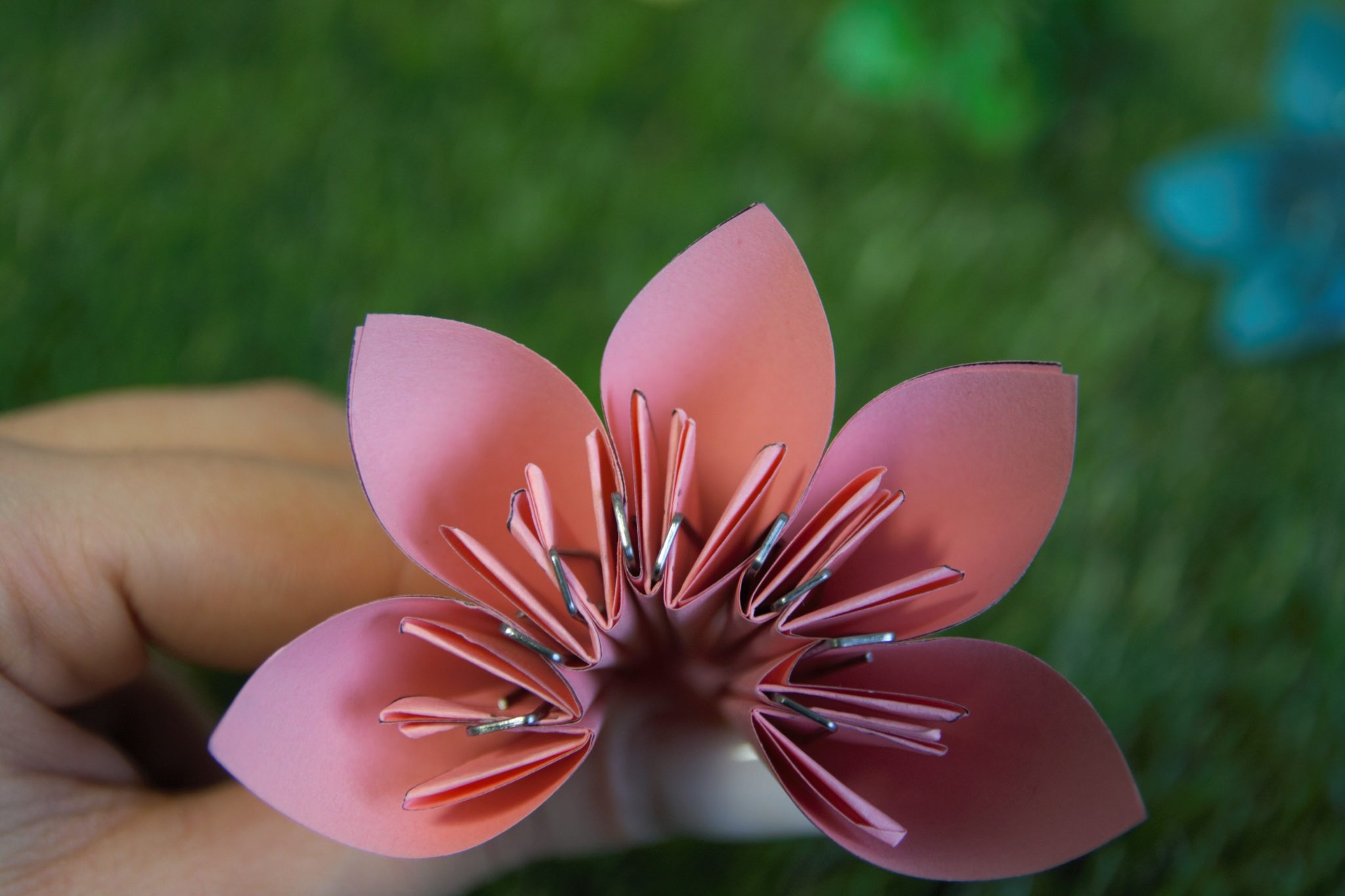  Blumen Dekoration aus Papier falten – eine einfache Anleitung - DIY-Family 