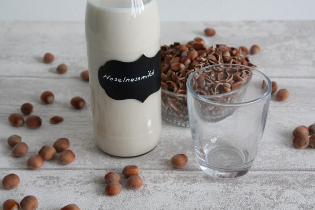 Nussmilch ganz einfach selber machen - Anleitung