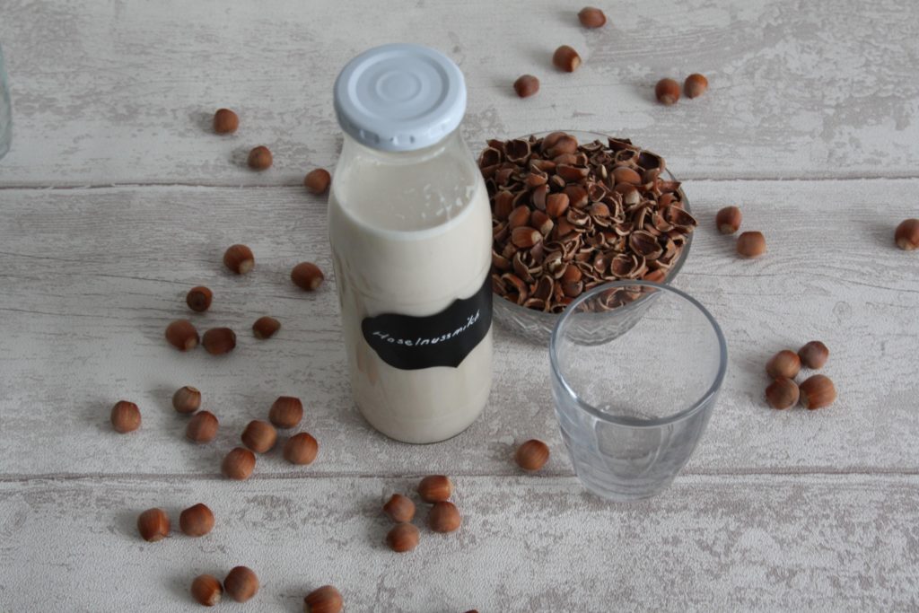 Nussmilch ganz einfach selber machen - Anleitung