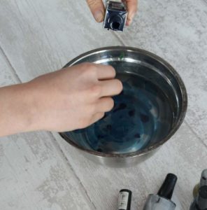 Handyhüllen-Upcycling im Marmor-Stil - Anleitung