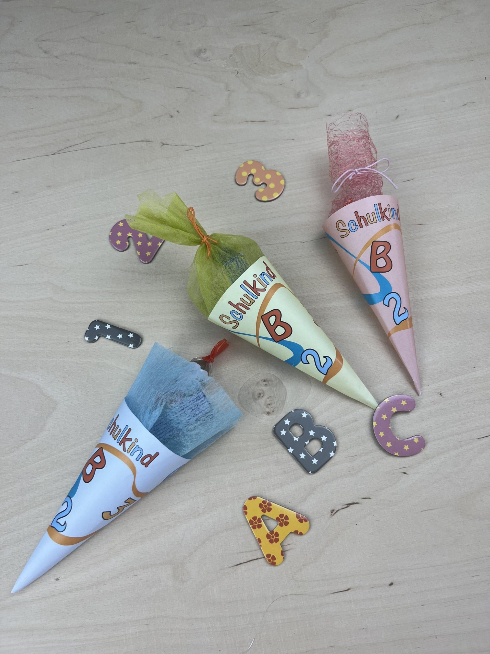 Schultüten zur Dekoration oder als Geschenk - DIY-Family